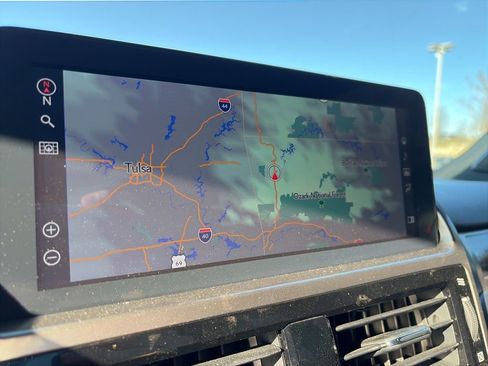 Used 2023 Lexus GX 460 Premium w/ Accessory Package image 11