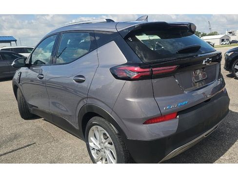Used 2023 Chevrolet Bolt EUV LT w/ Driver Confidence Package FWD image 4