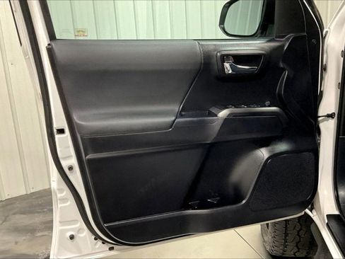 Used 2020 Toyota Tacoma TRD Off-Road w/ Blackout Package image 23