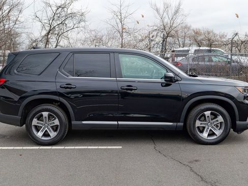 Used 2025 Honda Pilot EX-L image 8