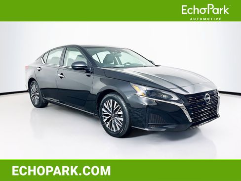 Used 2025 Nissan Altima 2.5 SV image 1