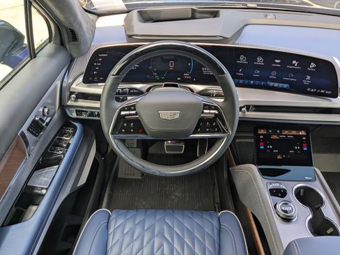 New 2026 Cadillac Vistiq Premium Luxury w/ LPO, Floor Liner Package AWD/4WD image 4