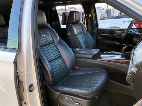 Used 2022 Cadillac Escalade Sport Platinum w/ LPO, ONYX Package image 8