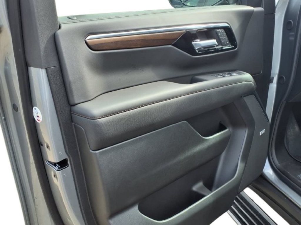 New 2026 Chevrolet Tahoe High Country AWD/4WD image 13