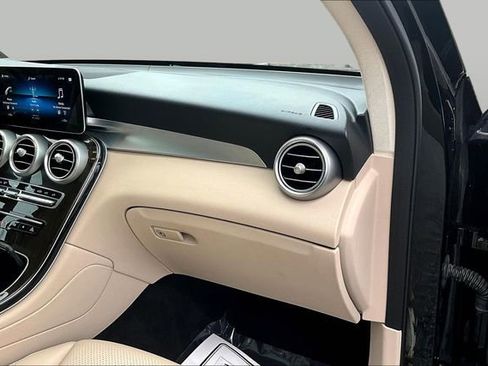 Used 2021 Mercedes-Benz GLC 300 4MATIC image 29