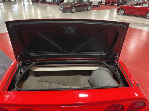 Used 1999 Chevrolet Corvette Convertible w/ Performance Handling Pkg RWD image 11