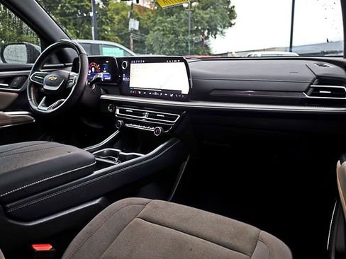 Used 2024 Chevrolet Traverse LT w/ Enhanced Driving Package image 39