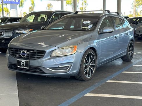 Used 2017 Volvo V60 T5 Premier w/ Convenience Package image 2