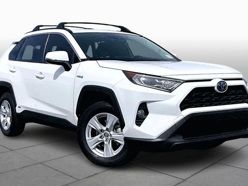 Used 2020 Toyota RAV4 XLE w/ Convenience Package image 3