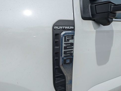 Used 2023 Ford F250 Platinum AWD/4WD image 3