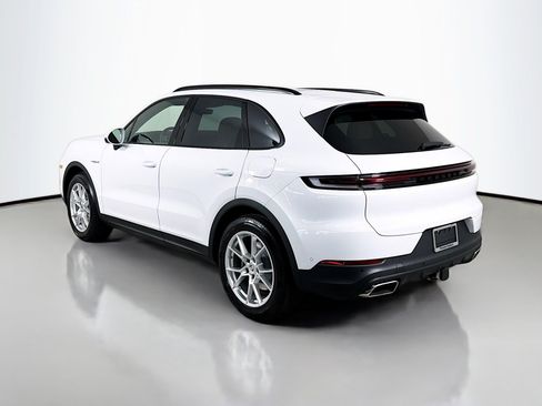 Certified 2026 Porsche Cayenne E-Hybrid image 3