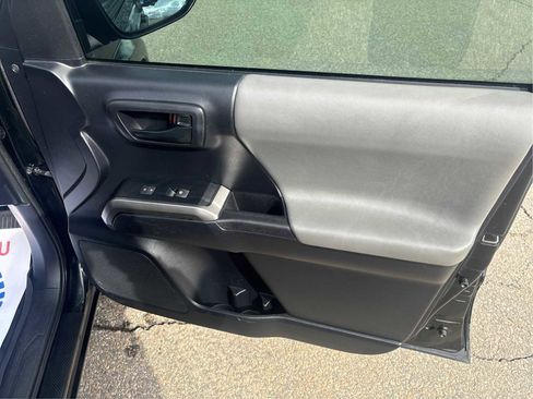 Used 2020 Toyota Tacoma SR5 image 21