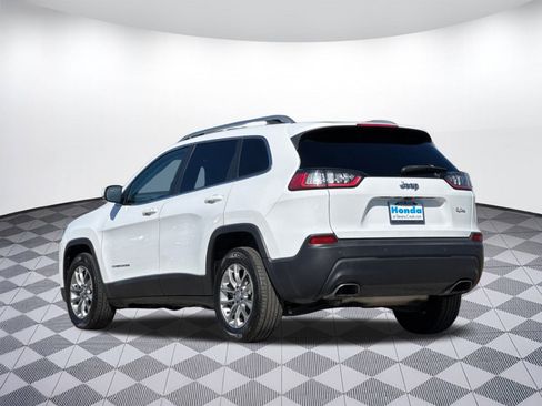 Used 2019 Jeep Cherokee Latitude Plus w/ Comfort/Convenience Group image 3