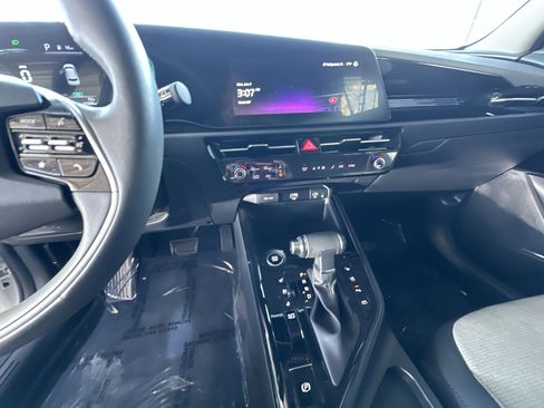 Certified 2024 Kia Niro SX image 24