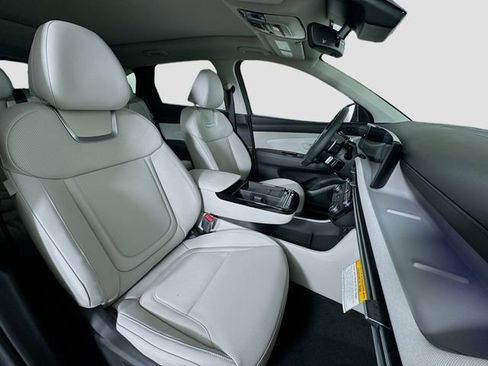 Used 2025 Hyundai Tucson Limited image 30