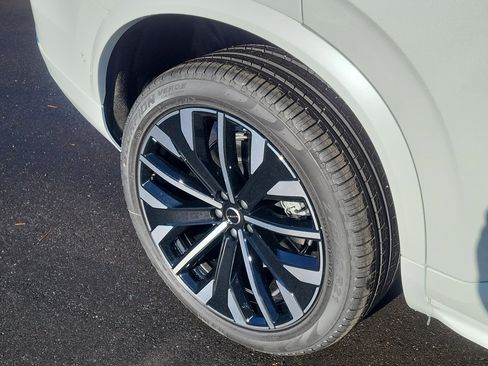 New 2026 Volvo XC90 B6 Plus w/ Protection Package Premier image 7