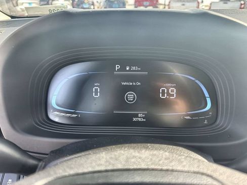 Used 2025 Hyundai Venue SEL FWD image 12