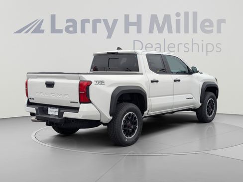 Used 2026 Toyota Tacoma TRD Off-Road w/ TRD Off Road Upgrade Package AWD/4WD image 5