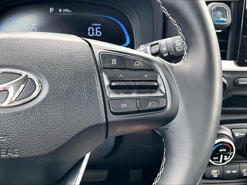 Used 2025 Hyundai Venue Limited FWD image 19