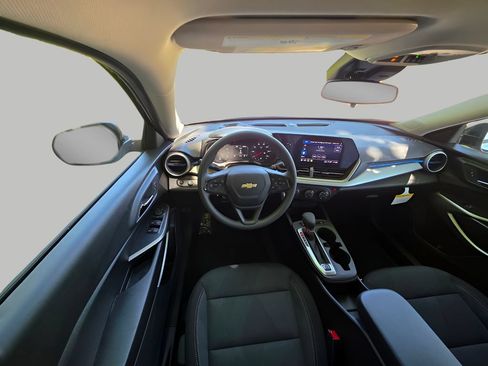 New 2026 Chevrolet Trax LS w/ LS Convenience Package FWD image 11