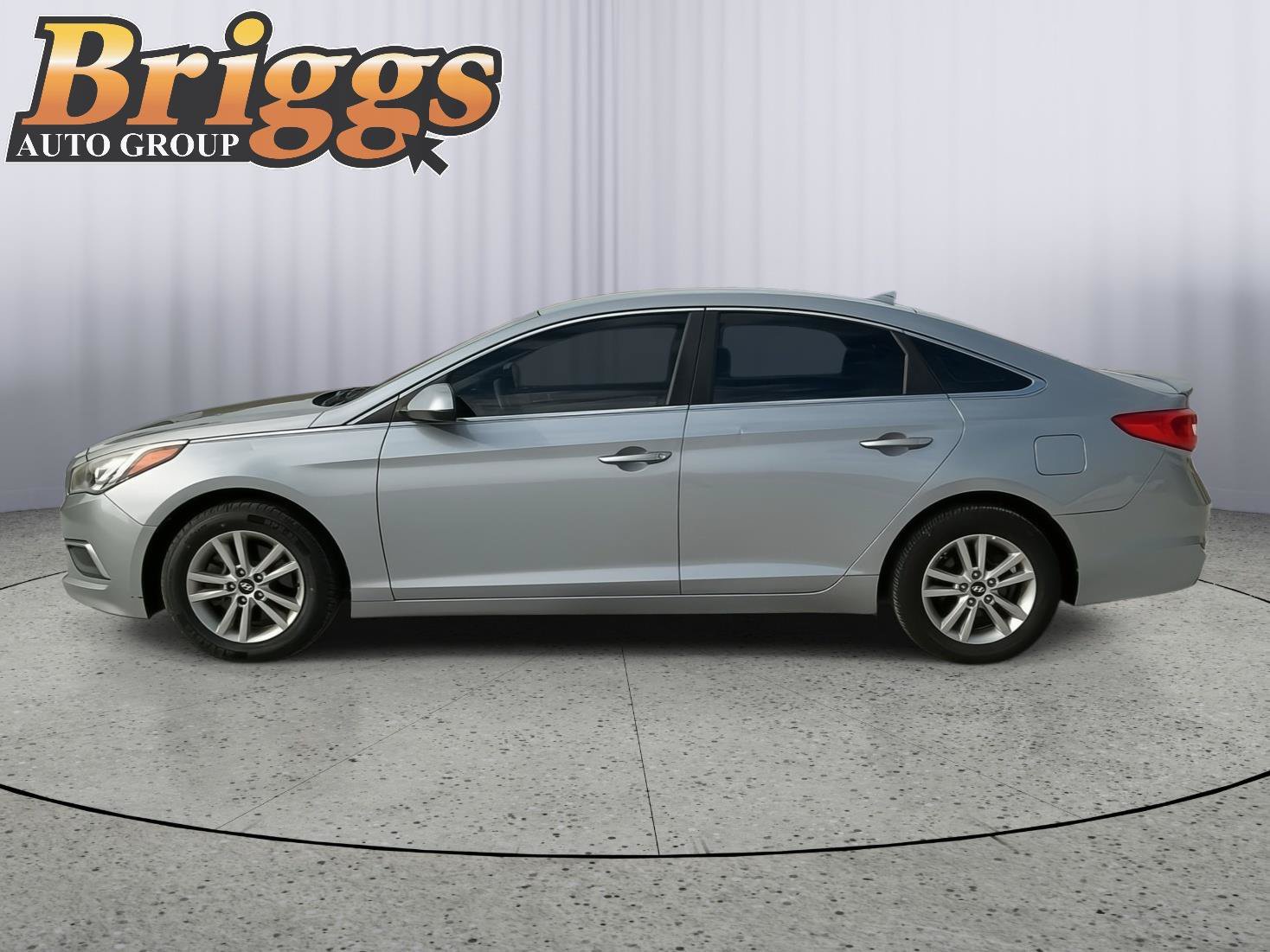 Used 2016 Hyundai Sonata SE FWD image 2