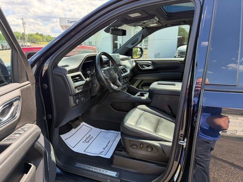 Certified 2022 Chevrolet Tahoe Z71 w/ Luxury Package AWD/4WD image 9