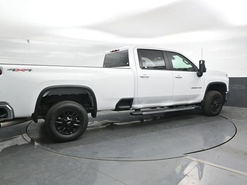 Used 2025 Chevrolet Silverado 2500 LT w/ Safety Package AWD/4WD image 3