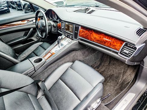 Used 2014 Porsche Panamera 4S image 13