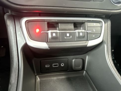 Used 2023 GMC Terrain SLE w/ Driver Convenience Package FWD image 21