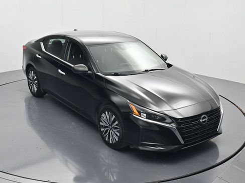 Used 2025 Nissan Altima 2.5 SV FWD image 30