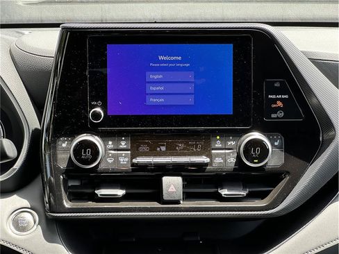 Used 2025 Toyota Highlander XSE AWD/4WD image 22