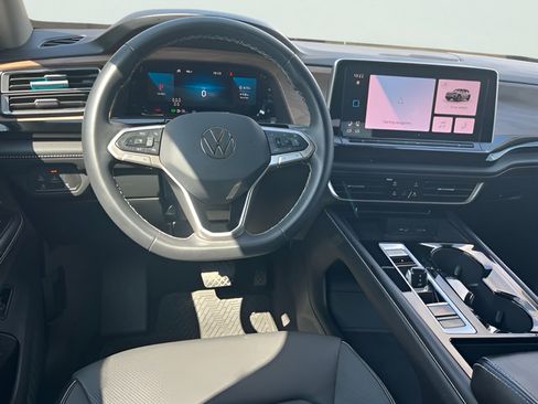 Used 2024 Volkswagen Atlas SE FWD image 17