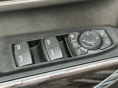 Used 2022 Chevrolet Silverado 2500 LTZ w/ LTZ Premium Package image 12