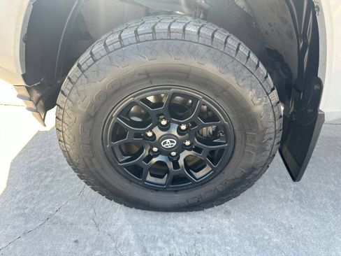 Used 2019 Toyota Tacoma SR5 AWD/4WD image 34