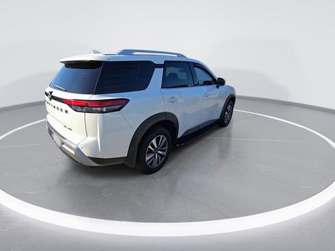 Certified 2022 Nissan Pathfinder SL w/ Lighting Package (N92) image 8