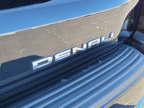Used 2024 GMC Yukon Denali Ultimate AWD/4WD image 6