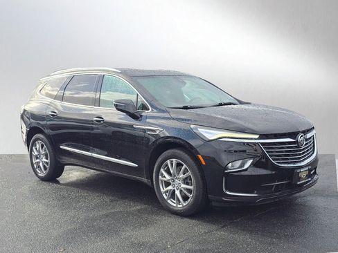 Used 2023 Buick Enclave Essence image 31