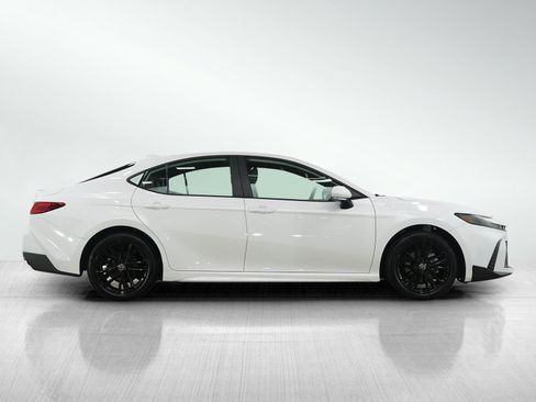 Used 2025 Toyota Camry SE image 6