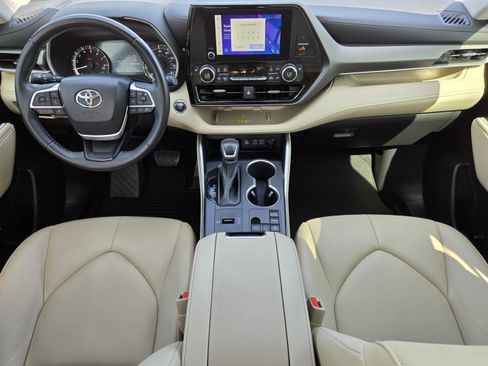 Used 2023 Toyota Highlander XLE FWD image 28