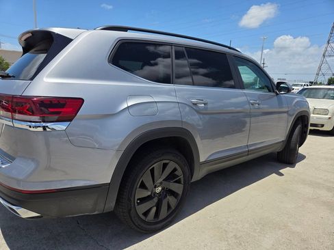Used 2026 Volkswagen Atlas SE w/ Panoramic Sunroof Package FWD image 4