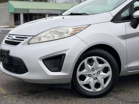Used 2012 Ford Fiesta SE w/ Winter Pkg image 3