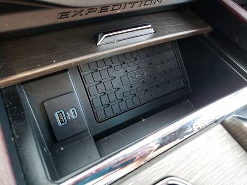 Used 2022 Ford Expedition Max Limited image 28