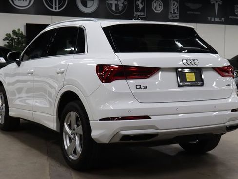 Used 2020 Audi Q3 2.0T Premium w/ Convenience Package AWD/4WD image 3