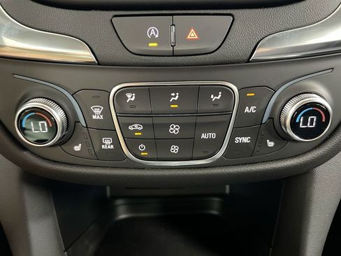 Used 2023 Chevrolet Equinox LT FWD image 15