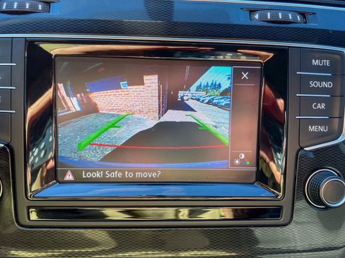 Used 2015 Volkswagen GTI SE image 26