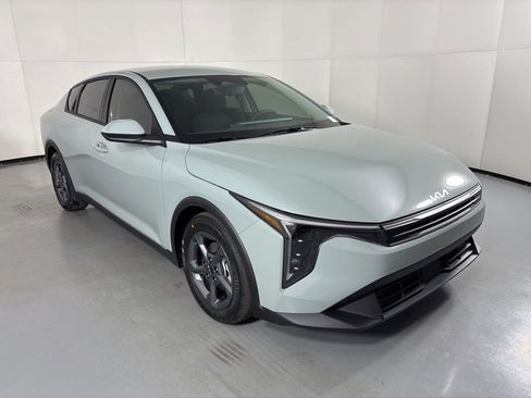 New 2026 Kia K4 LXS image 2