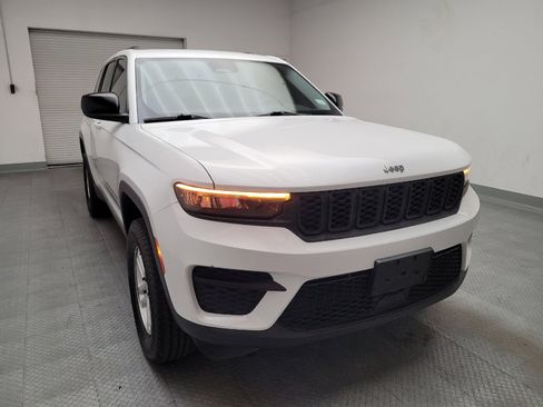 Used 2023 Jeep Grand Cherokee Laredo RWD image 14