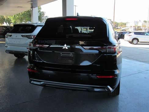 New 2025 Mitsubishi Outlander SE image 3