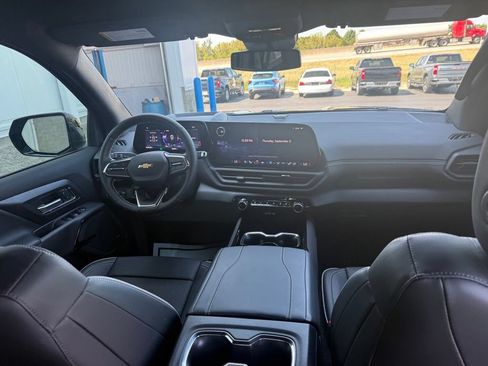 Used 2025 Chevrolet Silverado EV LT AWD/4WD image 17