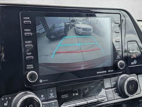 Used 2020 Toyota Highlander XLE FWD image 14